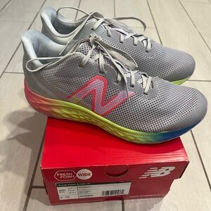Girl’s New Balance Gray Running Shoes with Rainbow Sole - Size 5.5 Wide